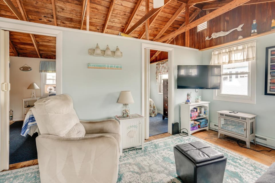 Rockport Cottage w/ Patio - Steps to Beach! House in Rockport
