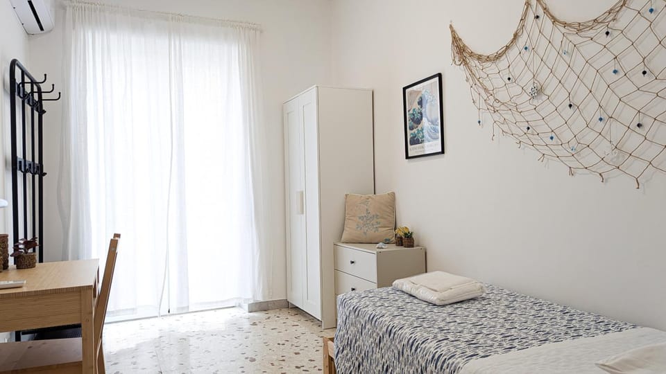 Bedroom, air conditioner