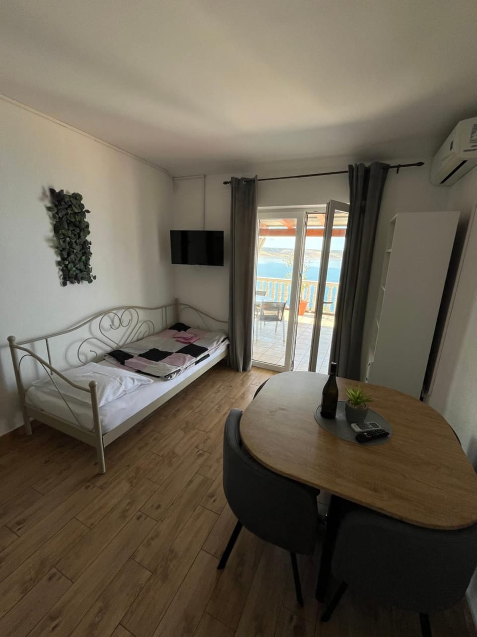 Apartment Frane Apartment in Zadar County