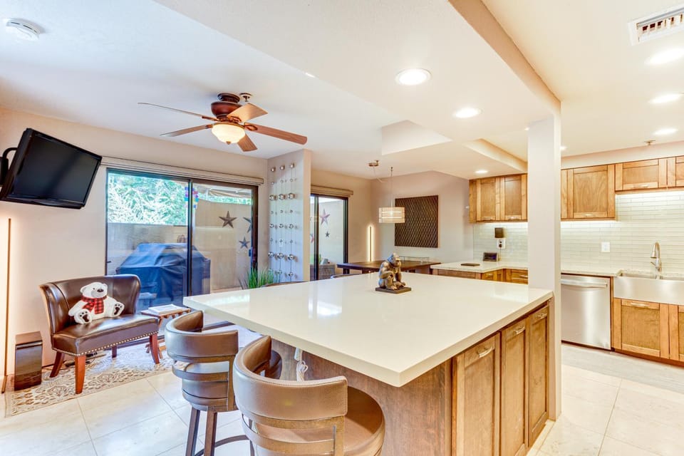 Community Pool Access: Chic Palm Springs Condo House in Palm Springs