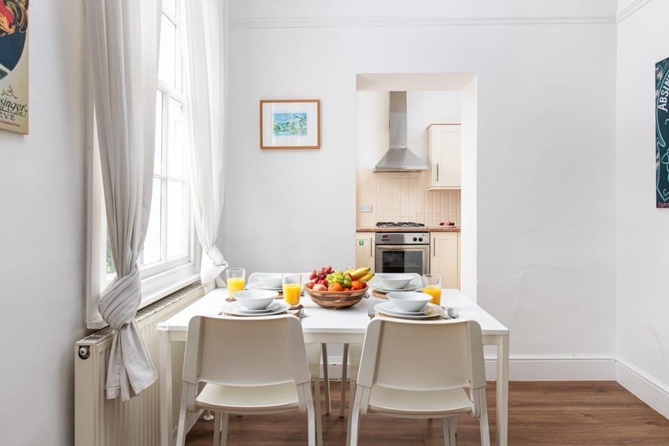 Kitchen or kitchenette, Dining area, Food, stove