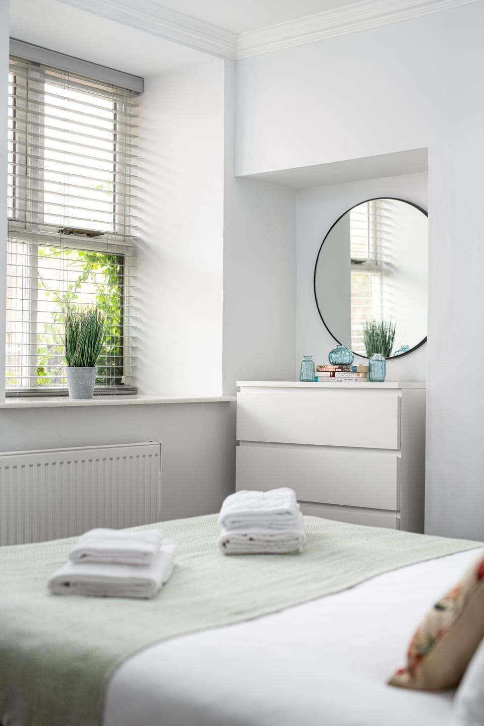 Bed, Bedroom, towels