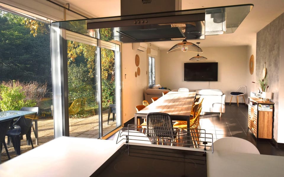 Communal lounge/ TV room, Balcony/Terrace, Dining area