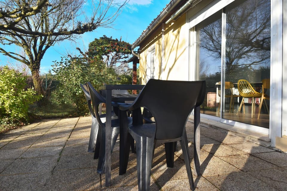 Property building, Patio, Day, View (from property/room), Balcony/Terrace, Dining area
