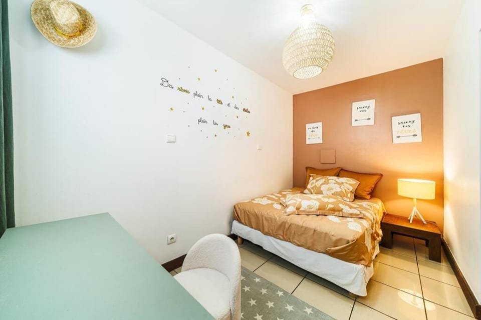 Bed, Bedroom