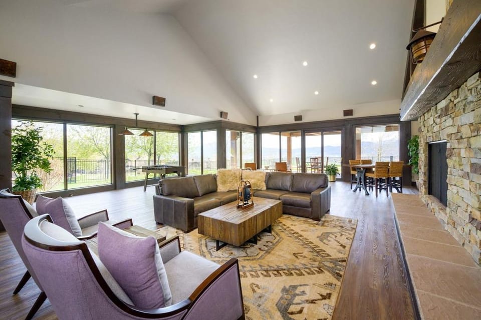 Communal lounge/ TV room
