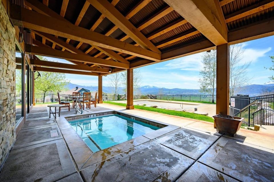 Hot Tub, Swimming pool