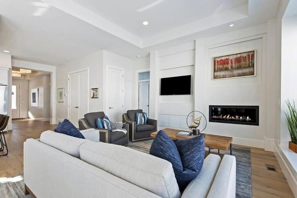 TV and multimedia, Living room, fireplace