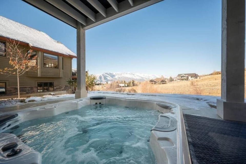 Hot Tub, Mountain view