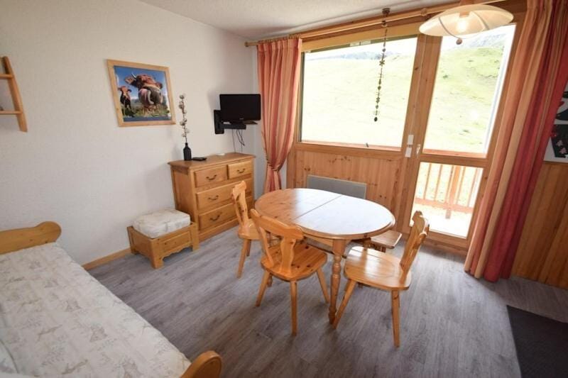 Bed, kitchen