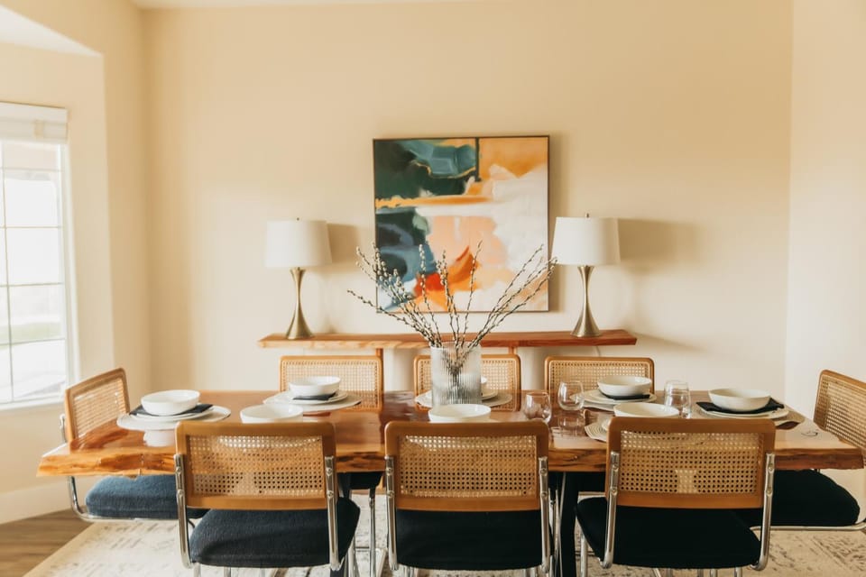 Seating area, Dining area
