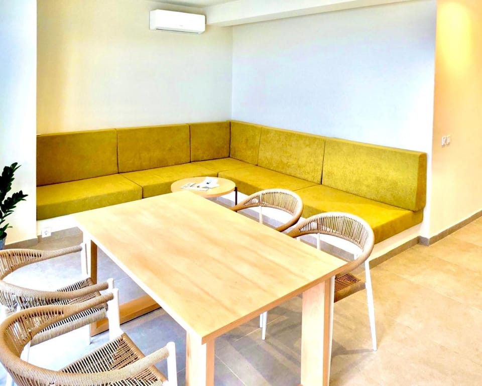 Living room, Seating area, Dining area, air conditioner