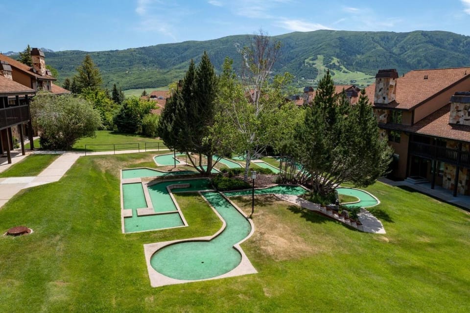 Property building, Minigolf, Mountain view