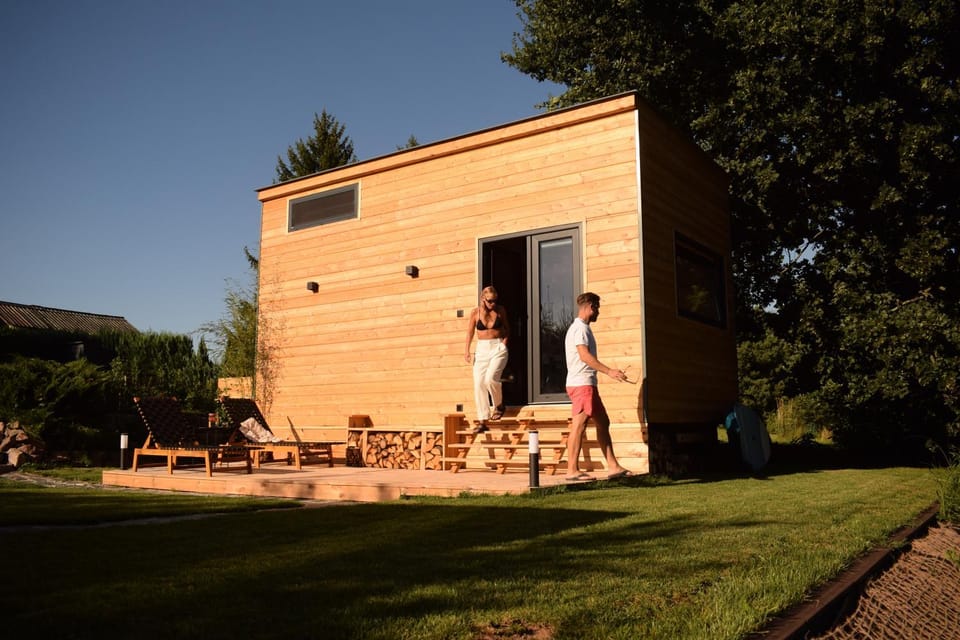 Property building, People, Garden view, group of guests