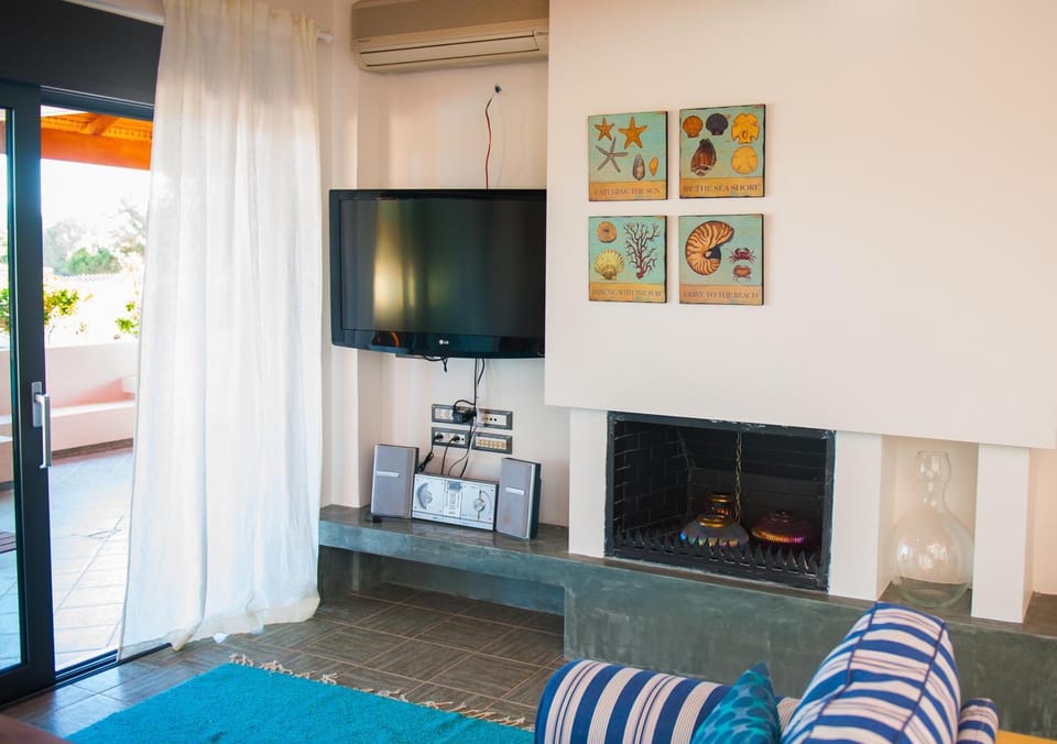 Communal lounge/ TV room, Living room, Seating area