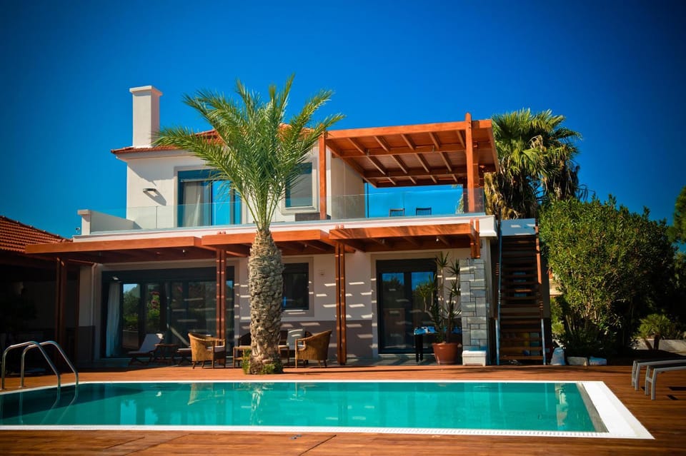 Property building, Pool view, Swimming pool, sunbed