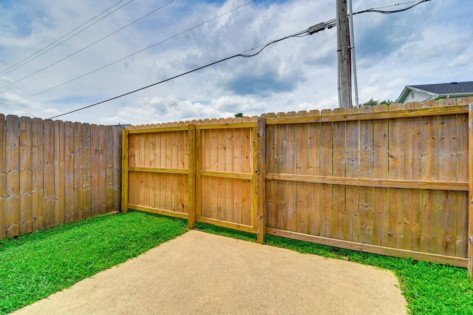 Inviting Bowling Green Escape w/ Smart TVs! House in Bowling Green