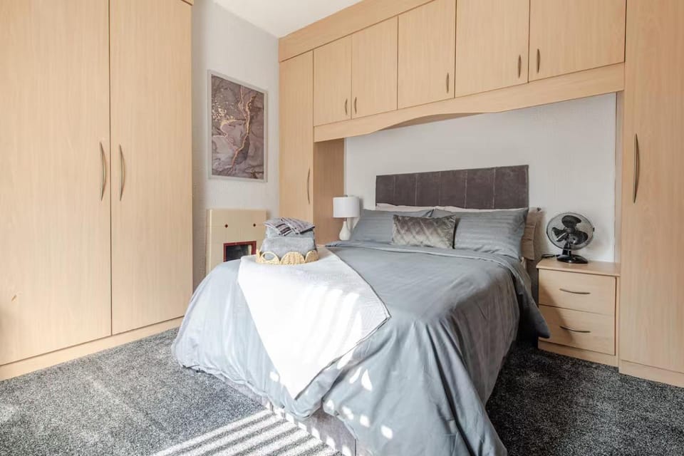 Bed, Bedroom, wardrobe