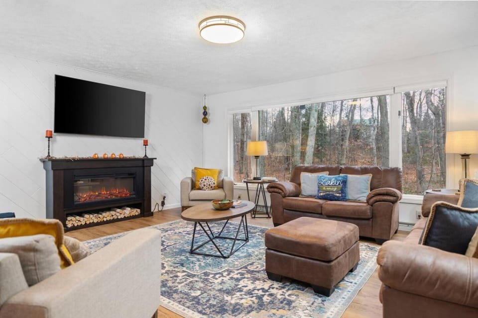 Private & Convenient-Hot tub-Fire Pit-Game room! House in Bear Creek