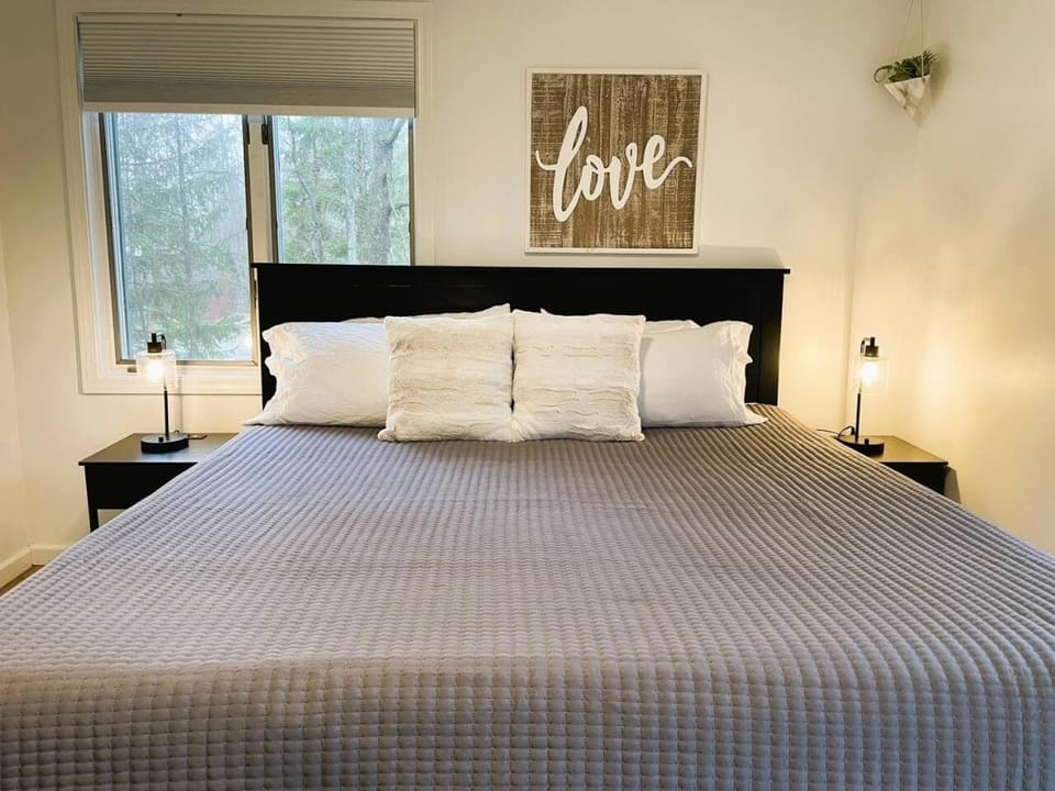 Private & Convenient-Hot tub-Fire Pit-Game room! House in Bear Creek