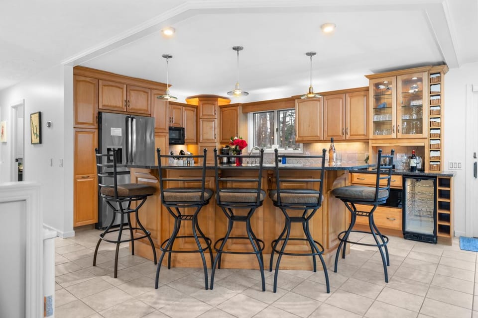 Private & Convenient-Hot tub-Fire Pit-Game room! House in Bear Creek