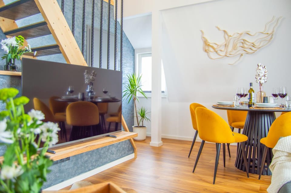 TV and multimedia, Living room, Dining area
