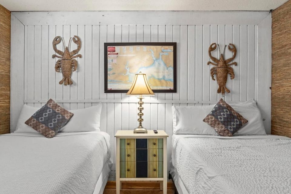 Sandy Beaches-3 Pools-Pet Friendly House in Destin