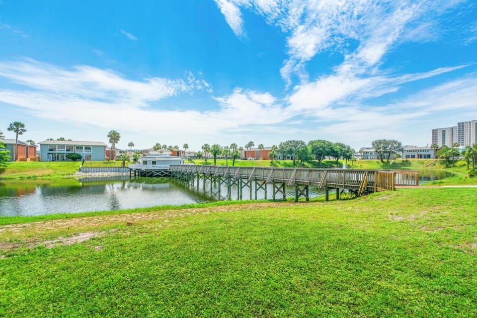 Sandy Beaches-3 Pools-Pet Friendly House in Destin
