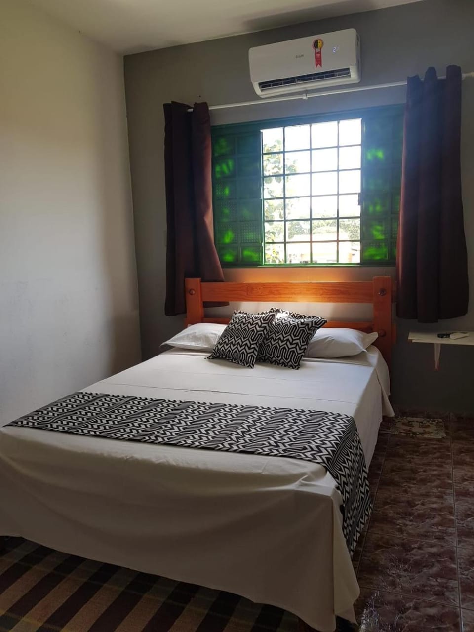 Bed, Photo of the whole room, air conditioner