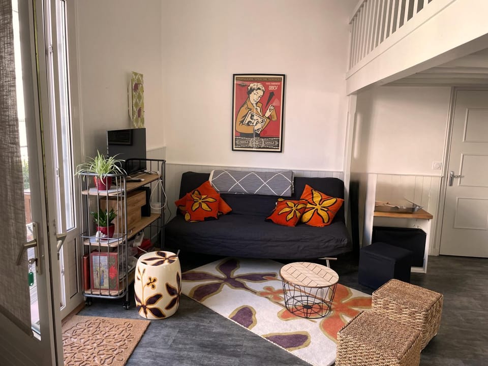 TV and multimedia, Living room, concierge, internet