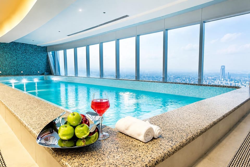 Food and drinks, Pool view, Swimming pool, Drinks, sunbed