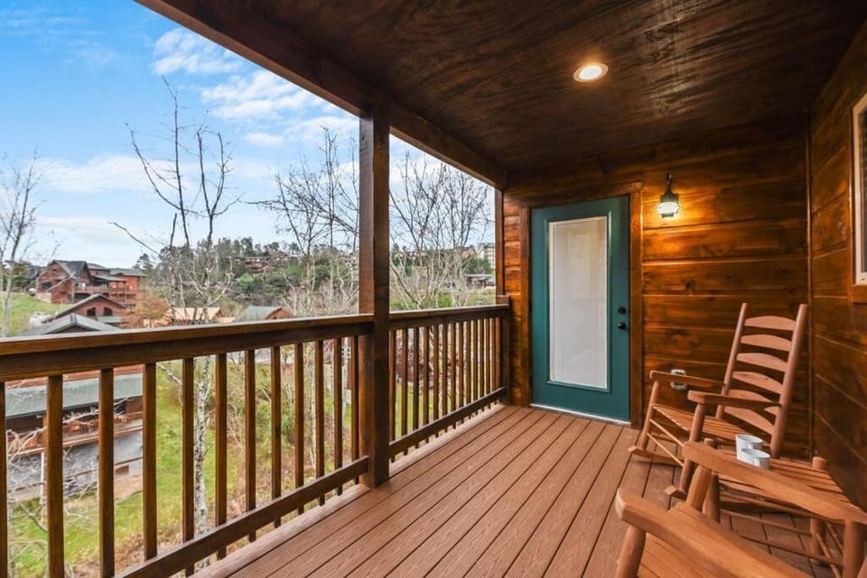 4BD-2BH-Pool Community-Hottub-Parking-Wifi House in Pigeon Forge