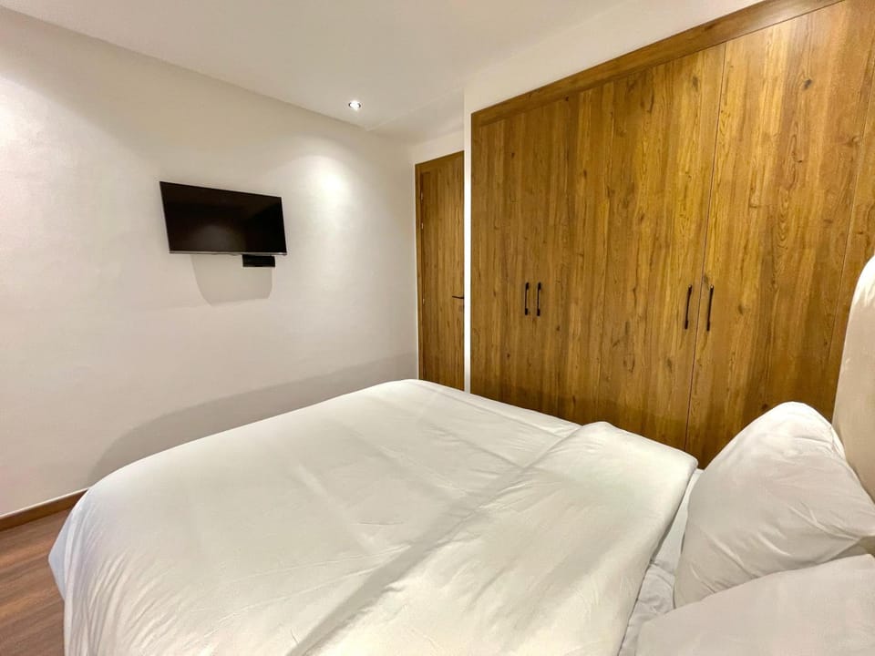 Communal lounge/ TV room, Bed, TV and multimedia, Photo of the whole room, Evening entertainment, Bedroom, wardrobe