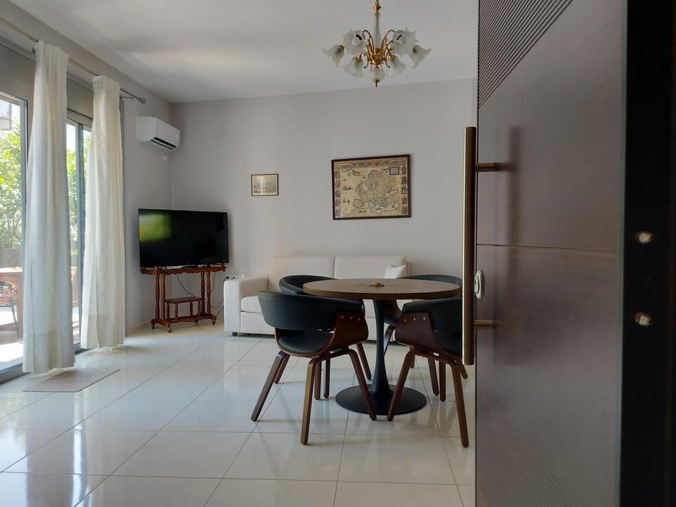 Living room, Seating area, Dining area, air conditioner