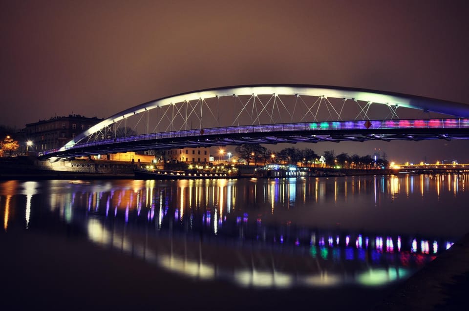 Nearby landmark, People, Natural landscape, River view, Area and facilities, group of guests, Family