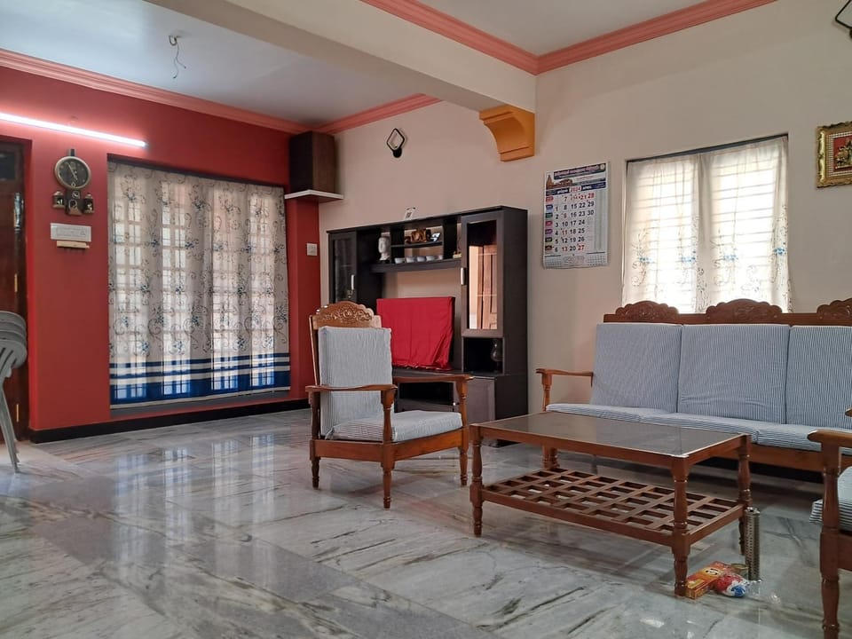3B2HK Orange Homestay - near Big Temple Villa in Tamil Nadu