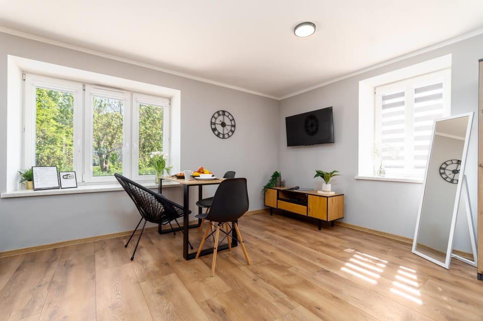 Spring, TV and multimedia, View (from property/room), View (from property/room), Dining area, Garden view, Garden view