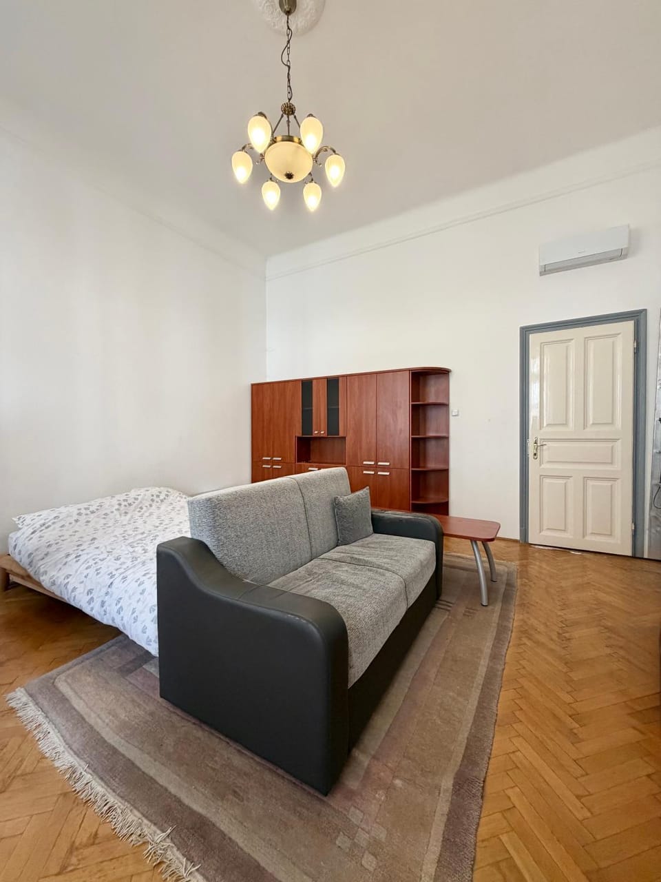 E13 Apartment - close to New York Palace Apartment in Budapest