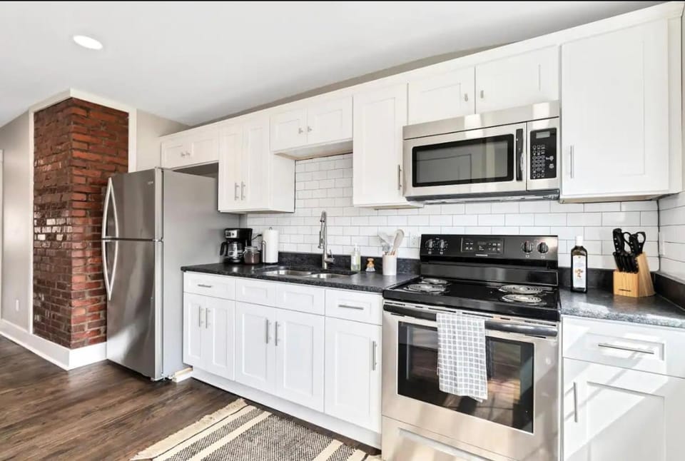 Lavish Flat w King Bed in near DT Food & Shops House in Jefferson County