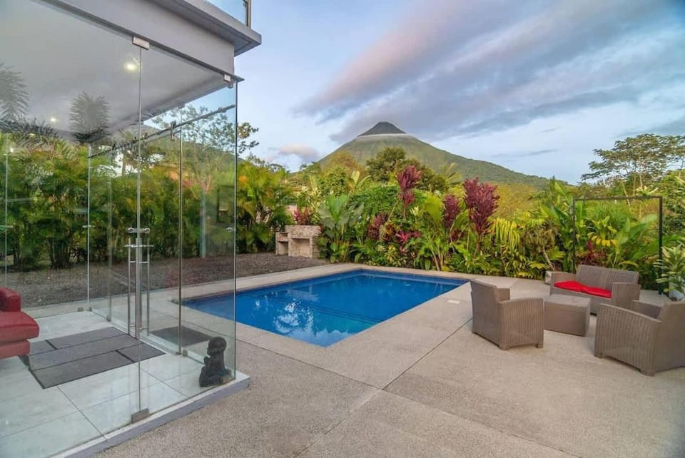 House of Views, King Bed, Volcano View Villa in Alajuela Province