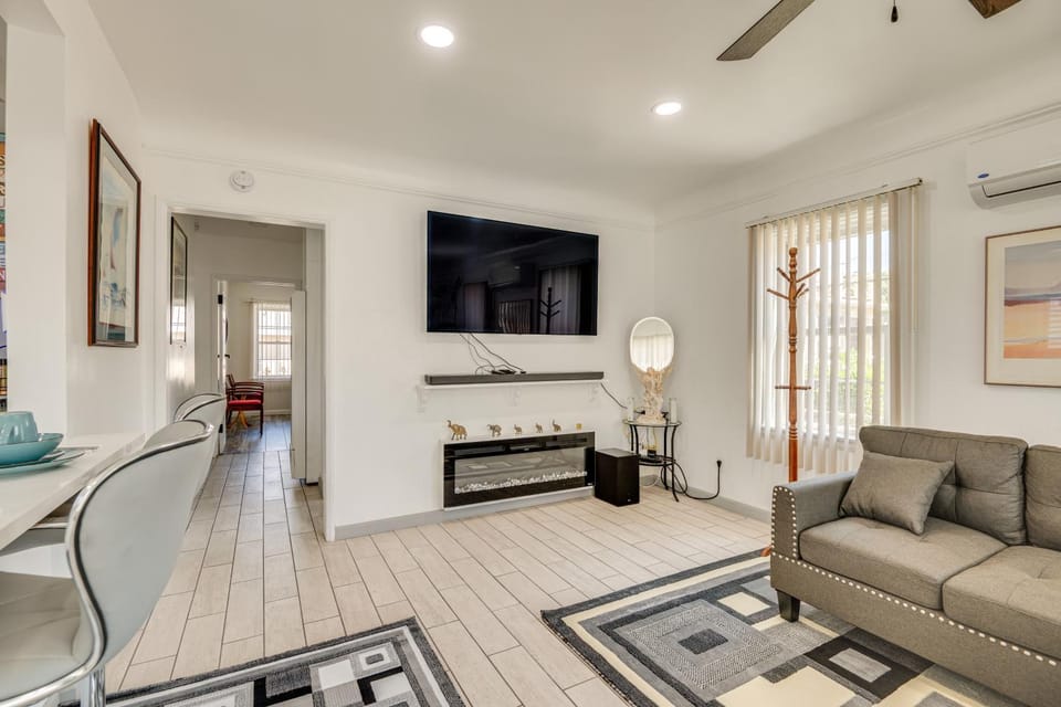 2 Mi to SoFi Stadium: Updated Inglewood Home! House in Inglewood
