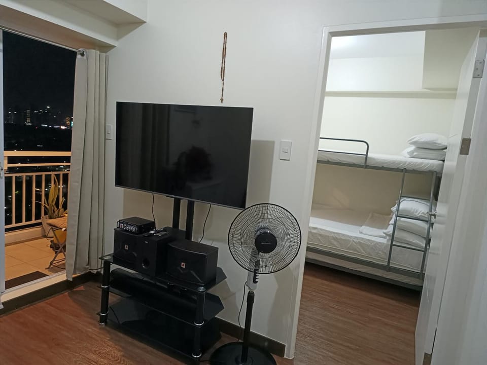 Communal lounge/ TV room, TV and multimedia, Photo of the whole room, Evening entertainment, air conditioner