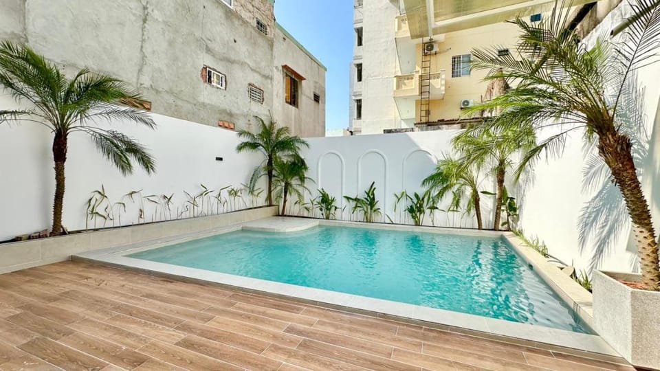 Property building, Off site, Day, Pool view, Swimming pool, currency exchange, currency exchange, sunbed