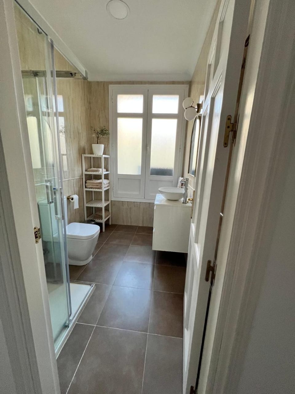 Shower, Bathroom, Photo of the whole room, towels