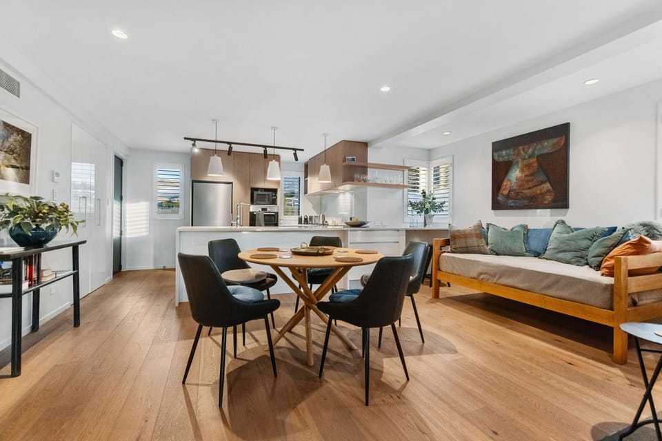 Living room, Seating area, kitchen