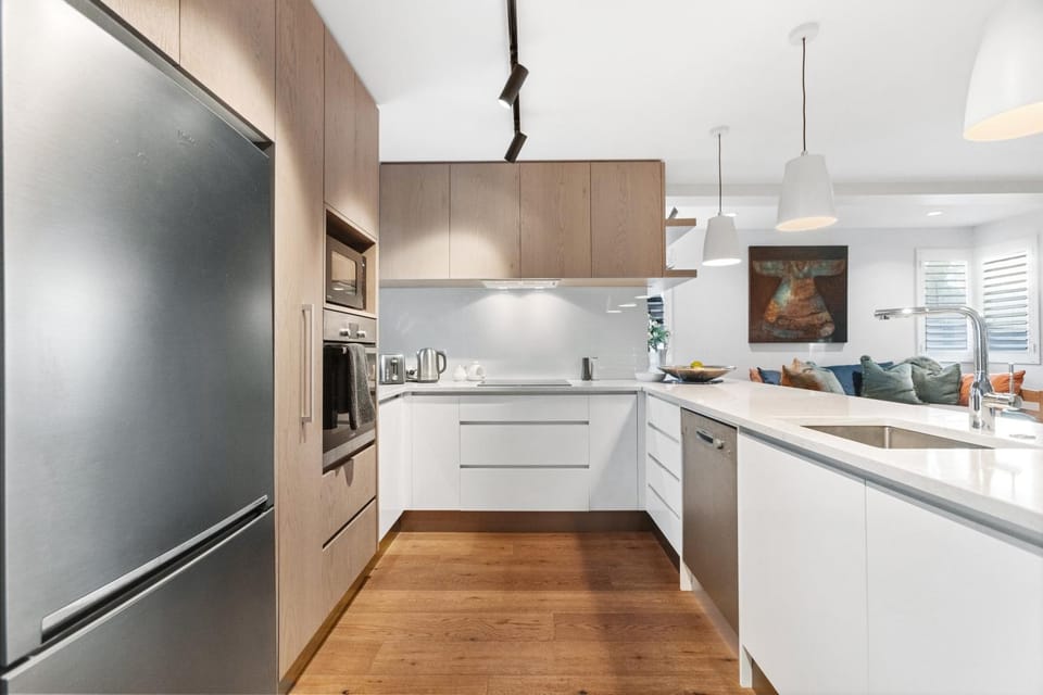 Coffee/tea facilities, dishwasher, oven, stove, toaster, kitchen