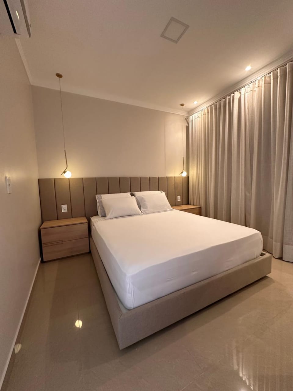 Bed, Photo of the whole room, Bedroom, air conditioner