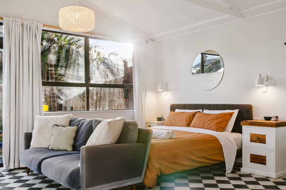 950m to CBD - Instant Book Tidy Unit Apartment in Gisborne