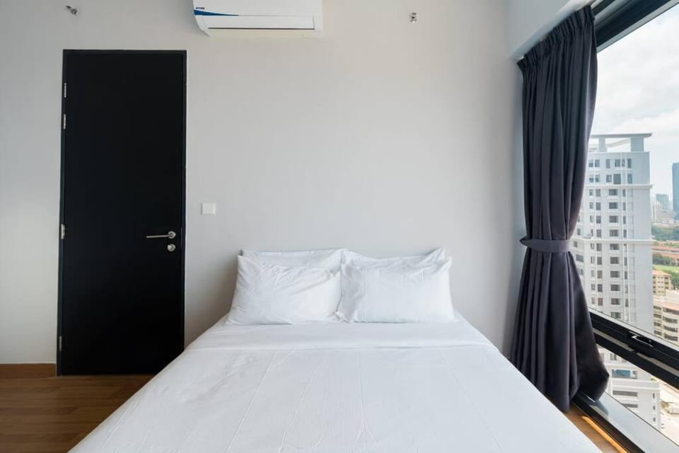 Seaview Tropicana218 3BR 2CP Apartment in George Town