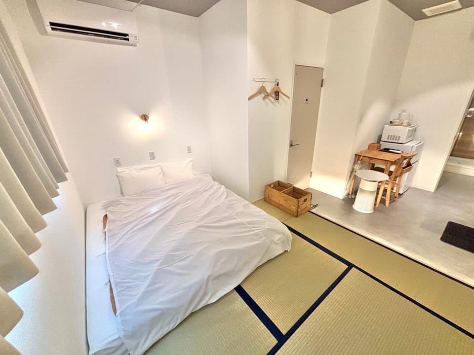 Bed, Photo of the whole room, Bedroom, air conditioner